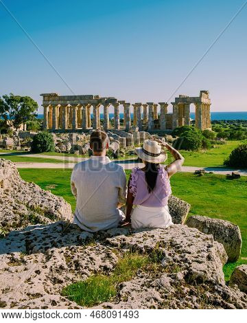 A Couple Visit Greek Temples At Selinunte During Vacation Selinunte Archaeological Park