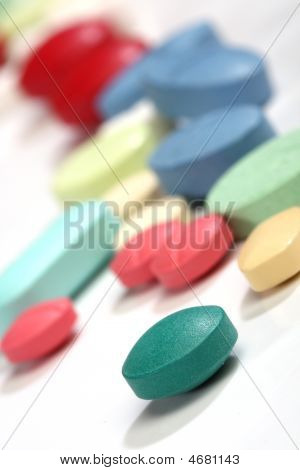 Groep van kleurrijke geneeskunde pillen