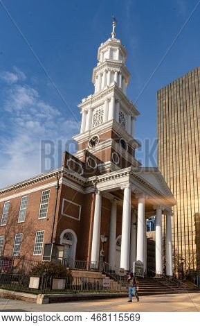Hartford, Ct - Usa - Dec 28, 2022 The Federalist Style Center Church, With Its Distinctive 