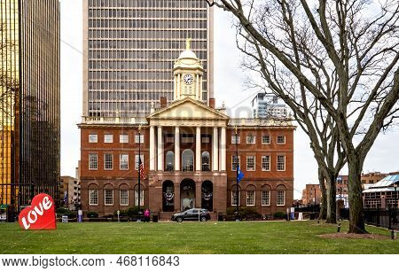 Hartford, Ct - Usa - Dec 28, 2022 Horizontal View Of The Federal Style Old State House In Downtown H
