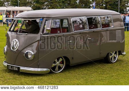 Bath, Uk, June 19, 2022: A 1959 Vw Camper Van, 11-window Split Screen, Reg No: Usj 184 At The Bath F