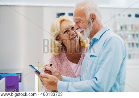 Seniors Shopping Appliences And Gadgets In Tech Store.