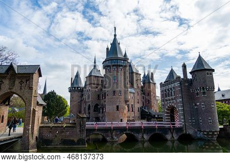 Castle De Haar In Haarzuilens Close To Utrecht. A Medieval Dutch Kasteel From 1892