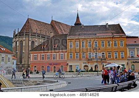 La Plaza del Ayuntamiento en Brasov, Rumania