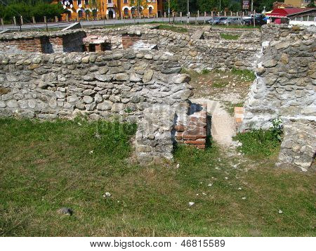 Oude ruïnes van Colonia Ulpia Traiana Augusta Dacica Sarmizegetusa in Roemenië