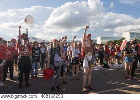 Brasilia, Df, Brazil Jan 1 2023 Lula Supporters Gathering In Front Of The National Congress Showing 