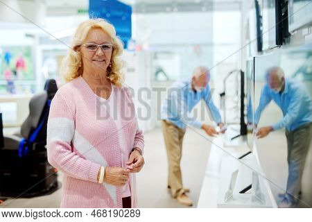 Seniors Shopping Appliences And Gadgets In Tech Store.