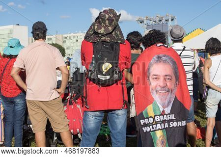 Brasilia, Df, Brazil Jan 1 2023 Lula Supporters Gathering In Front Of The National Congress Showing 
