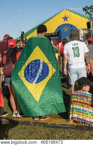 Brasilia, Df, Brazil Jan 1 2023 Lula Supporters Gathering In Front Of The National Congress Showing 