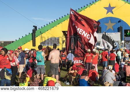 Brasilia, Df, Brazil Jan 1 2023 Lula Supporters Gathering In Front Of The National Congress Showing 