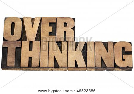 overthinking word - isolerede tekst i bogtryk træsort