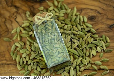 Green Cardamom Elettaria Cardamomum On Olive Wood