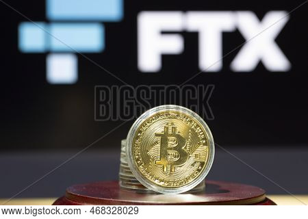 Syktyvkar, Komi, Russia, January 5, 2023, Ftx . Hammer On The Table On The Background Of The Ftx Log