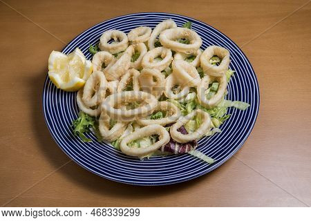 Calamares A La Romana. Fried Calamari