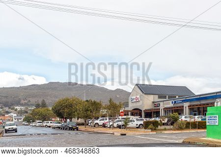 Bredasdorp, South Africa - Sep 23, 2022: A Street Scene, With A Shopping Centre, In Bredasdorp In Th