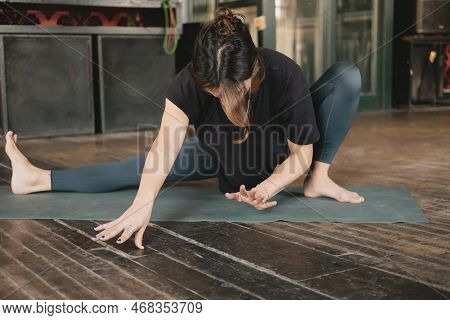 Woman Yogi And New Teacher Young Adult Doing A Skandasana Pose Moving To Change Pose Wearing Green L
