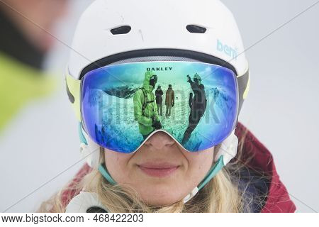 Kaltenbach ​hochfugen, Austria - 11 Jan, 2020: Glare Of A Group Of Snowboarders In A Ski Mask Of A G