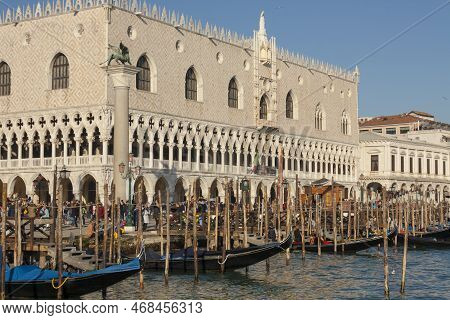 Venice, Italy - Febraury 14, 2020: Doges Palace And St. Marco Coloumn And Gondolars On Water.