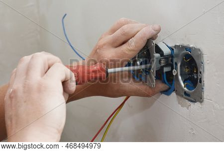 Electrican Installing Sockets, Outlet Plugs In The House.