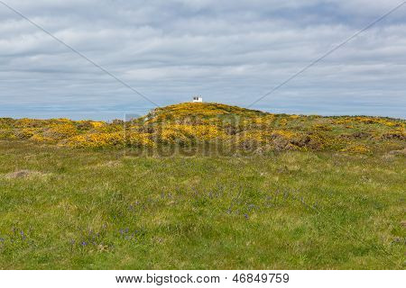 Pobřežní stanice s výhledem na pobřeží Skomer ostrov West Wales