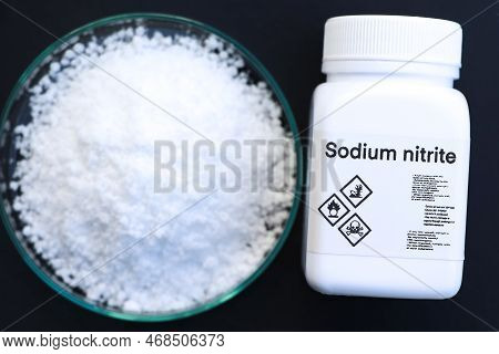 Sodium Nitrite In Bottle , Chemical In The Laboratory And Industry, Chemicals Used In The Analysis