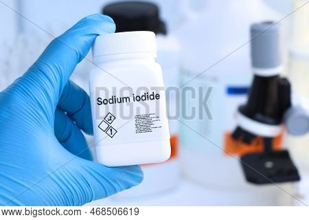 Sodium Iodide In Bottle , Chemical In The Laboratory And Industry, Chemicals Used In The Analysis