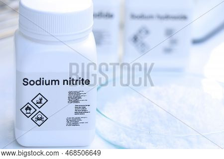 Sodium Nitrite In Bottle , Chemical In The Laboratory And Industry, Chemicals Used In The Analysis