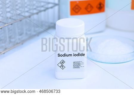 Sodium Iodide In Bottle , Chemical In The Laboratory And Industry, Chemicals Used In The Analysis