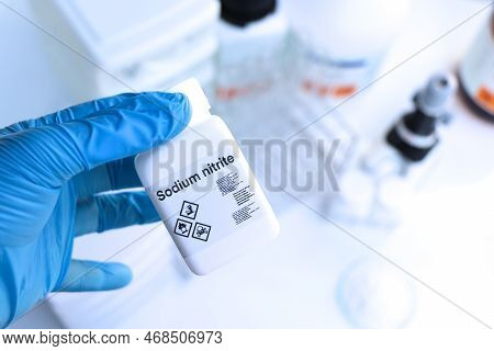 Sodium Nitrite In Bottle , Chemical In The Laboratory And Industry, Chemicals Used In The Analysis