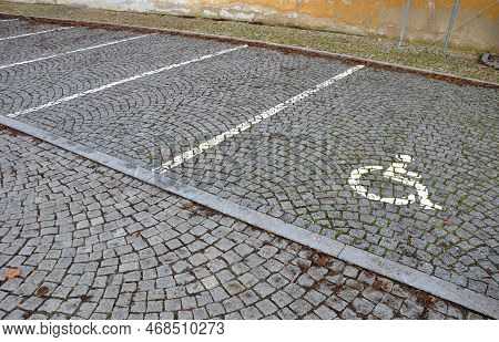 The Paving Block Is Used For Paving Outdoor Paved Areas Intended For Pedestrians And Road Vehicles. 