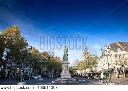 Maastricht, Netherlands - November 10, 2022: Standbeeld Van Minckelers Statue On Markt Square In Maa