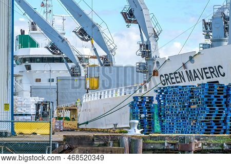 New Orleans, La - December 28: Green Maveric Refrigerated Cargo Ship With Cranes Loading Cargo And S