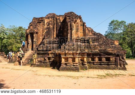 My Son, Vietnam - 15 February, 2020: My Son Is A Cluster Of Abandoned And Partially Ruined Hindu Tem