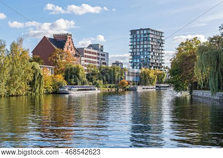 Berlin, Germany - October 9, 2022: Spree River Embankment Holsteiner Ufer With Buildings Of A Gymnas