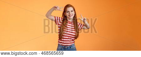 Friendly Upbeat Good-looking Redhead Woman Rejoicing, Feel Happy, Enjoy Summetime, Take First Photo 
