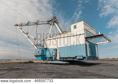 Walking Excavator Working At Coal Mine. Dragline Excavator Loads Soil, Clay. Work Walking Excavator 