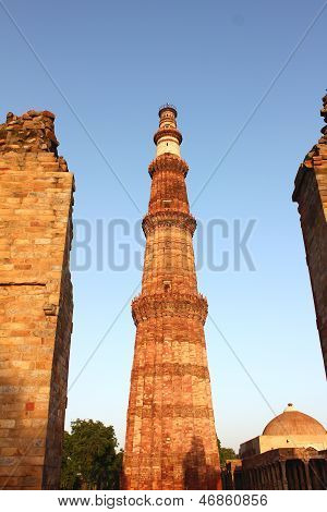 Qutub Minar vom Unconstructed Tor