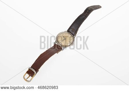 Brown Leather Handmade Watch Strap On Mens Watch Grand Father Countryman Old Antique Watch Of An Eld