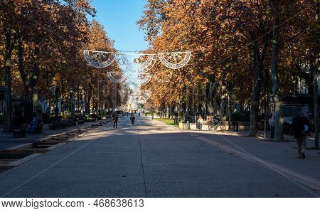 Nimes, Occitanie, France, 12 31 2022 - The Pedestrian Zone Of The Feucheres Avenue In The City Cente
