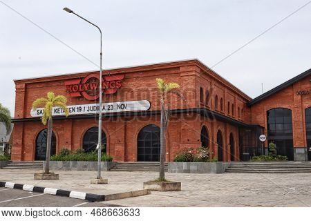 Batam, Riau Islands Indonesia - November 20, 2022: Holywings Club And Bar Building At Harbour Bay Ba