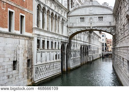 View Of The Brdige Of Sighs, Ponte Di Sospiri.