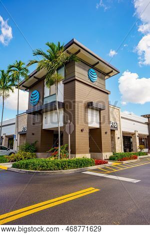 Photo Of Shops And Restaurants At Tower Shops Outdoor Mall Davie Florida Atnt