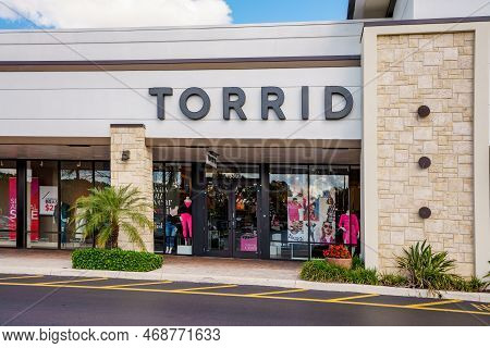 Photo Of Shops And Restaurants At Tower Shops Outdoor Mall Davie Florida Torrid