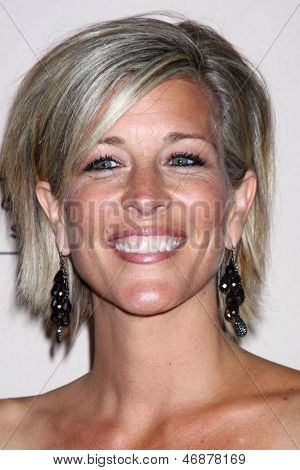 LOS ANGELES - JUN 13: Laura Wright přichází na recepci Daytime Emmy kandidátů předložený ATAS