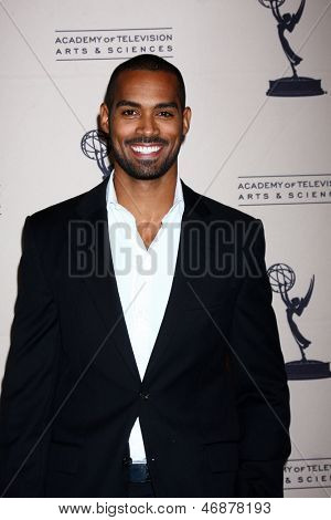 LOS ANGELES - JUN 13: Lamon Archey przybywa recepcji nominowanych Daytime Emmy, przedstawiony przez ATAS