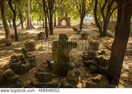 Thailand Ayutthaya Wat Ho Rakhang