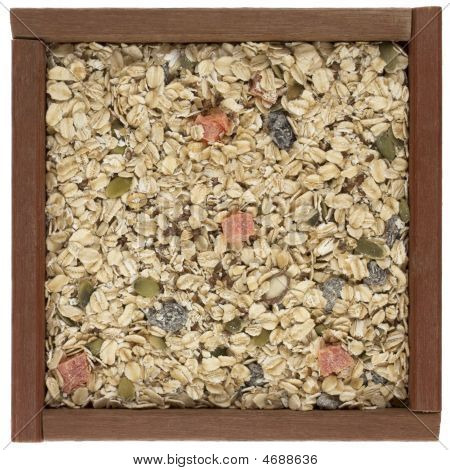 Müsli tahıl bir ahşap kutu içinde