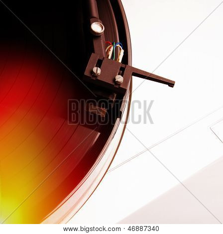 Giradischi riproduzione disco in vinile con musica