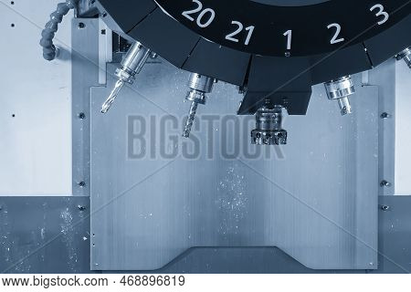 The Indexable Tool In The Tool Magazine Of Machining Center. The Automatic Toll Change ,atc Operatio