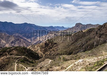 Gran Canaria Hiking Route Cruz De Tejeda To Artenara, View Into Caldera De Tejeda, Gran Canaria, Can
